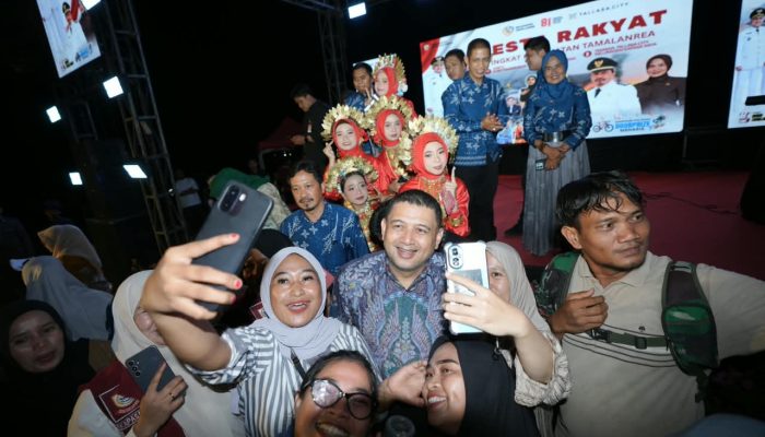 Tak Hanya Sampah Gratis, Appi Hadirkan Kejutan di Tamalanrea: 2 Sepeda Motor dan Lagu untuk Warga