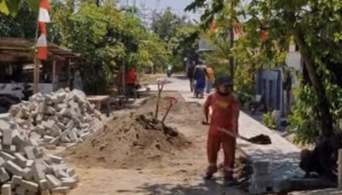 Dinas PU Makassar Tindak Lanjuti Aduan Warga, Paving Blok Dipasang di Jl. BTP Blok AF