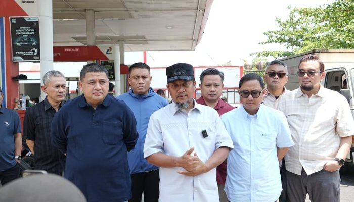 Munafri Turun Pantau Antrean BBM, Keluhan Warga Didengar, Pertamina dan Bos SPBU Diminta Bergerak Cepat