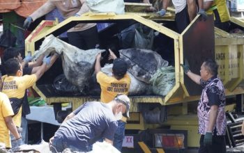 Gercep Pasca-Kebakaran, Perumda Pasar Bersihkan Puing dan Dampingi Pedagang Pa’baeng-baeng
