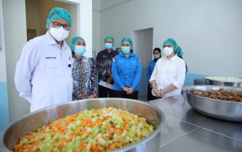 Kepala BPOM Pastikan Keamanan MBG di Mataram: Bukan Pangan Kalau Tidak Aman
