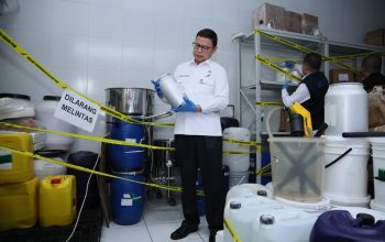 Taruna Ikrar Pimpin Penindakan Kosmetik Ilegal di Mojokerto, Temukan Bahan Obat Berbahaya