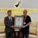 Dokter Pertama di Indonesia Torehkan prestasi launching Buku “Obat Terbaik Ada dalam Tubuh” Diluncurkan di Tembok Besar China