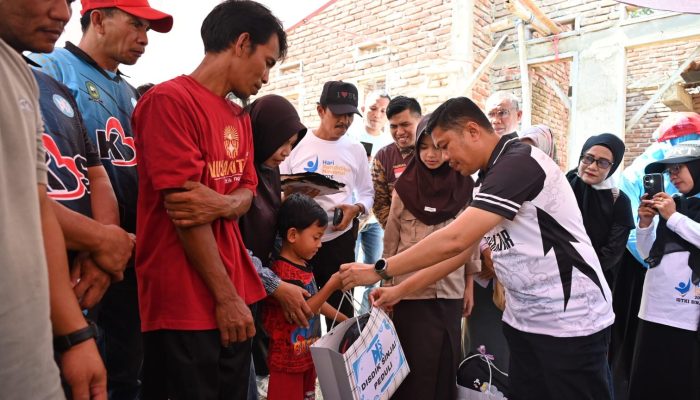 Disdik Peduli Hadir untuk Korban Kebakaran Salohe, Kadisdik Sinjai Serahkan Bantuan